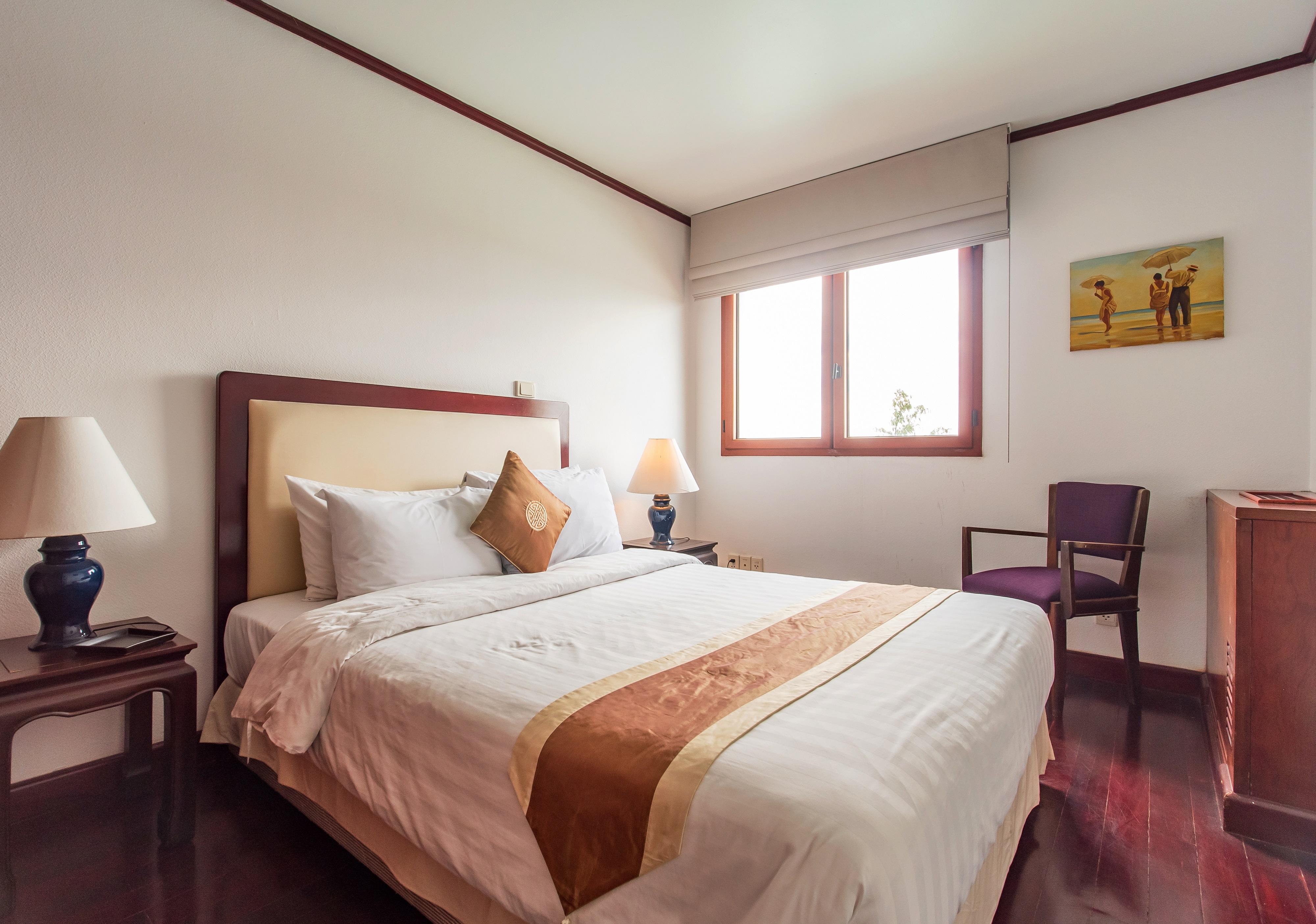 Khách sạn hẻo lánh Sài Gòn Domaine Luxury Residences 5*