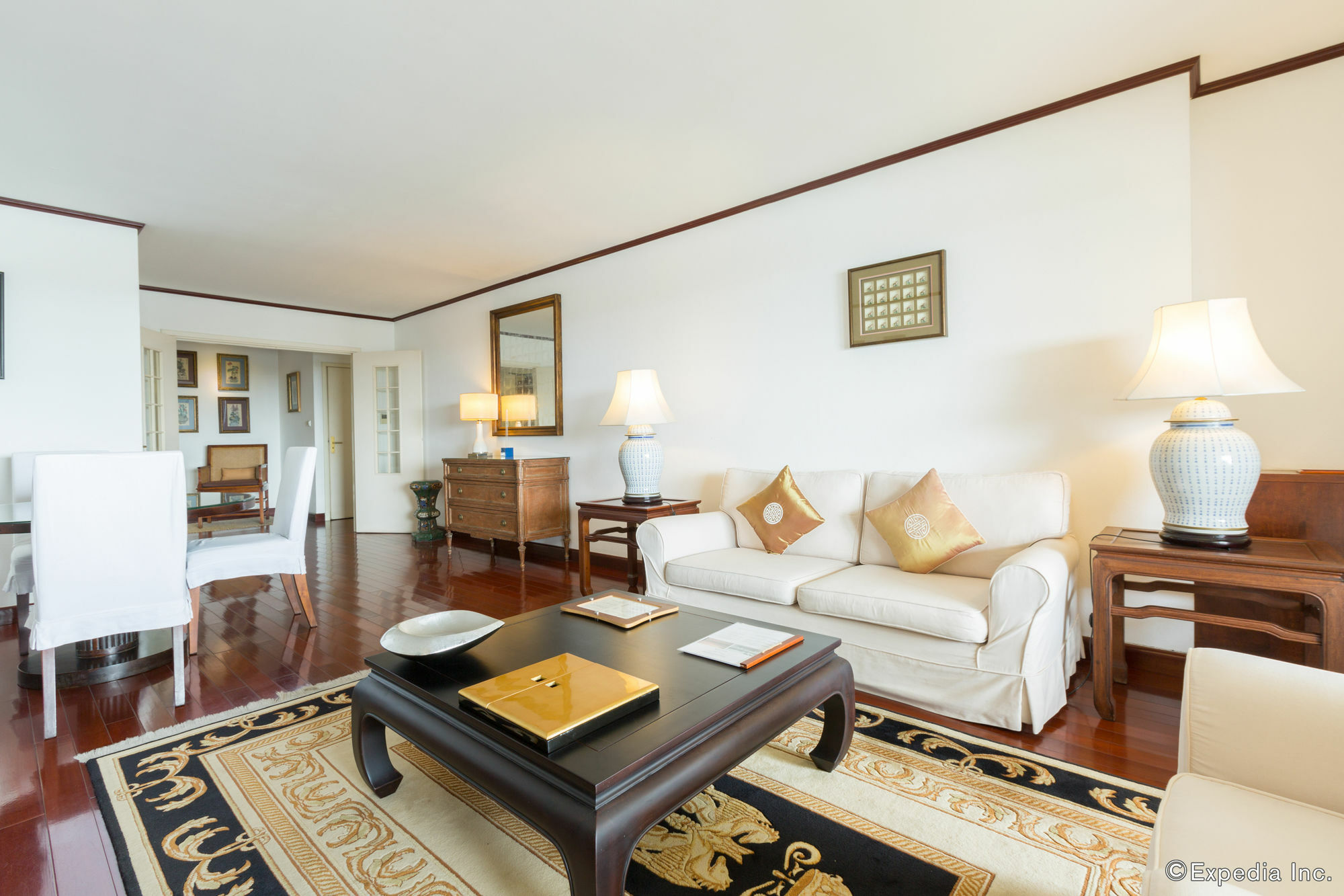 Khách sạn hẻo lánh Sài Gòn Domaine Luxury Residences